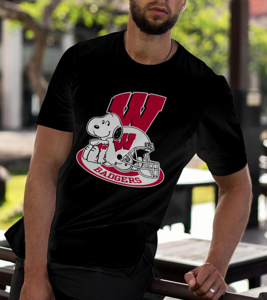 Wisconsin Badgers Snoopy Football Helmet T-Shirt