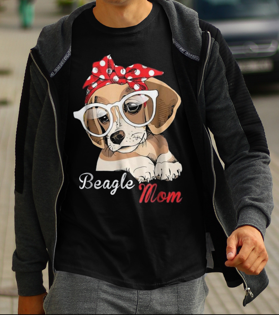 Beagle Mom For Beagle Dogs Lovers T-Shirt