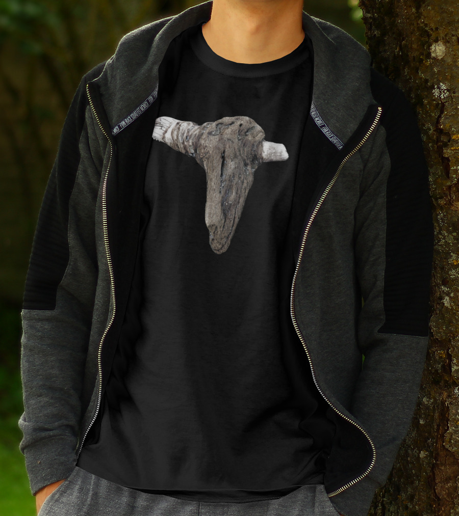 Beach Hunt Driftwood Sculpture Bull Skull Coastal T-Shirt