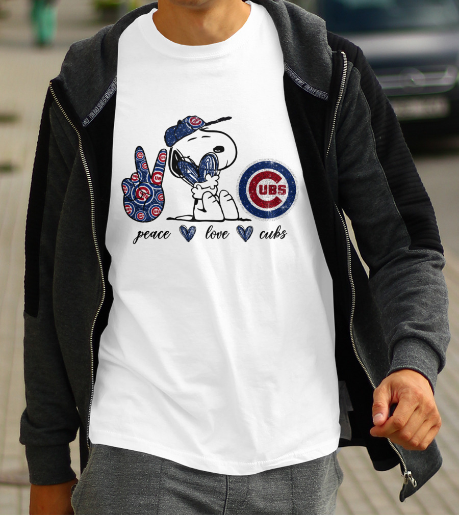 Peace Love Cubs Snoopy Chicago Cubs T-Shirt