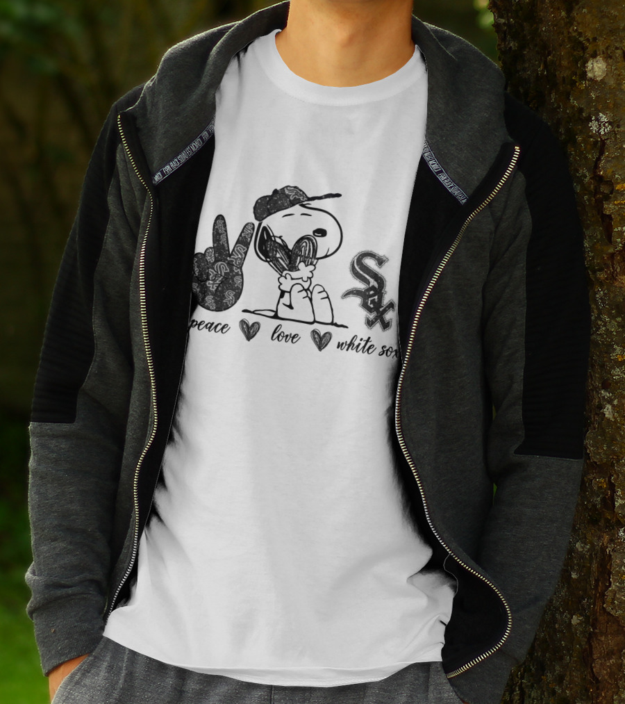Peace Love Chicago White Sox Snoopy Baseball Fan T-Shirt