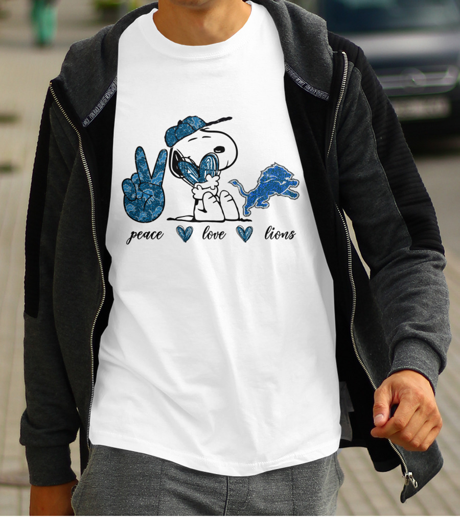 Peace Love Lions Snoopy Detroit Lions Fan T-Shirt