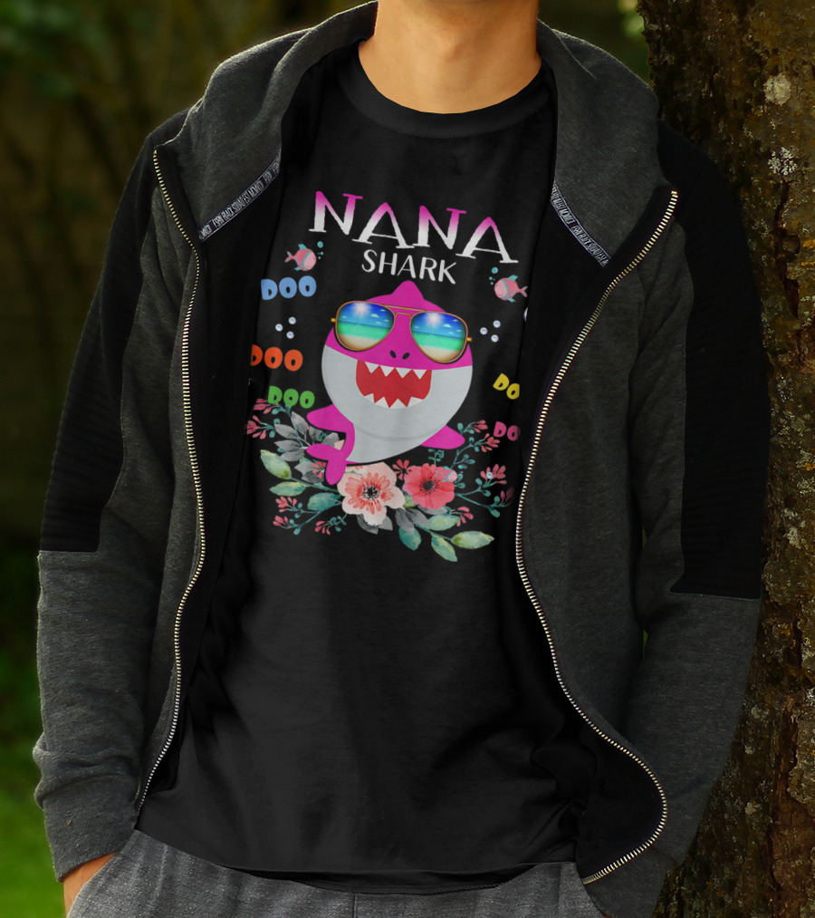 Nana Shark Doo Doo Doo Sunglasses Flowers Bubbles T-Shirt