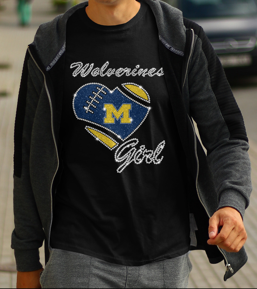 Wolverines Girl Heart Football M Michigan DNTee25 T-Shirt