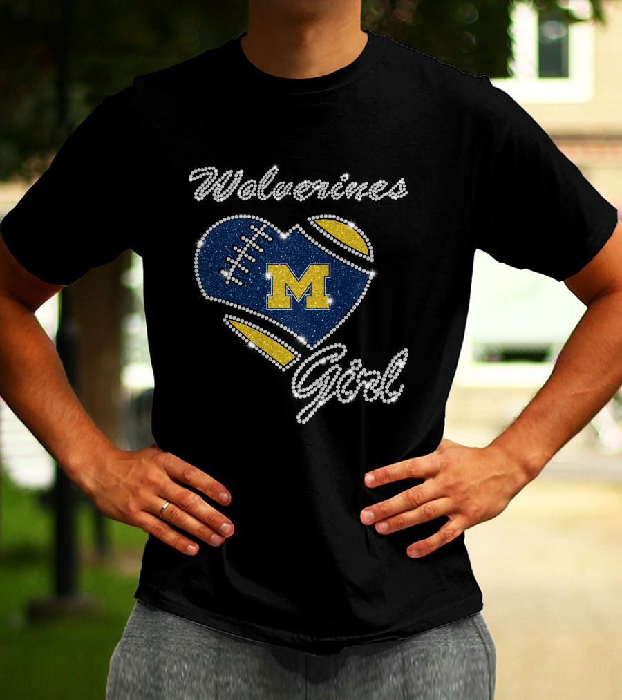 Wolverines Girl Heart Football M Michigan DNTee25 T-Shirt