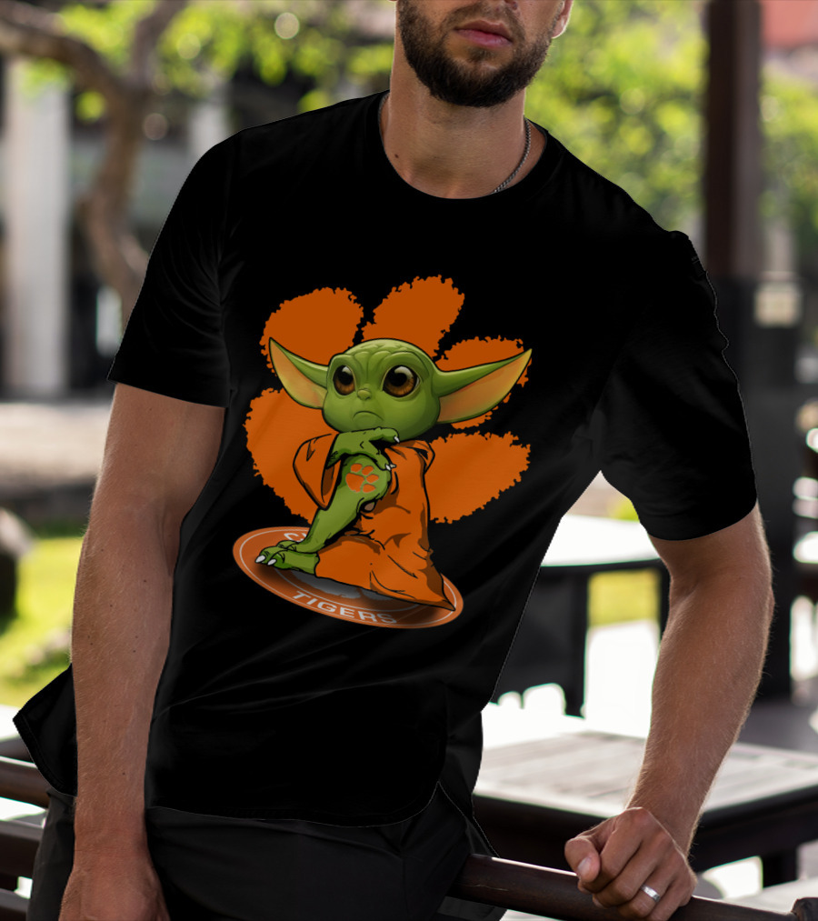 Clemson Tigers Baby Yoda Paw Prints T-Shirt