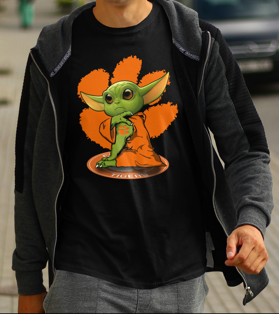 Clemson Tigers Baby Yoda Paw Prints T-Shirt