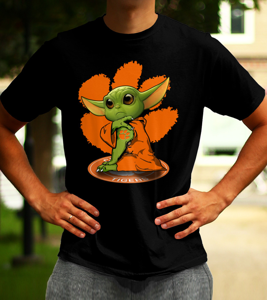 Clemson Tigers Baby Yoda Paw Prints T-Shirt