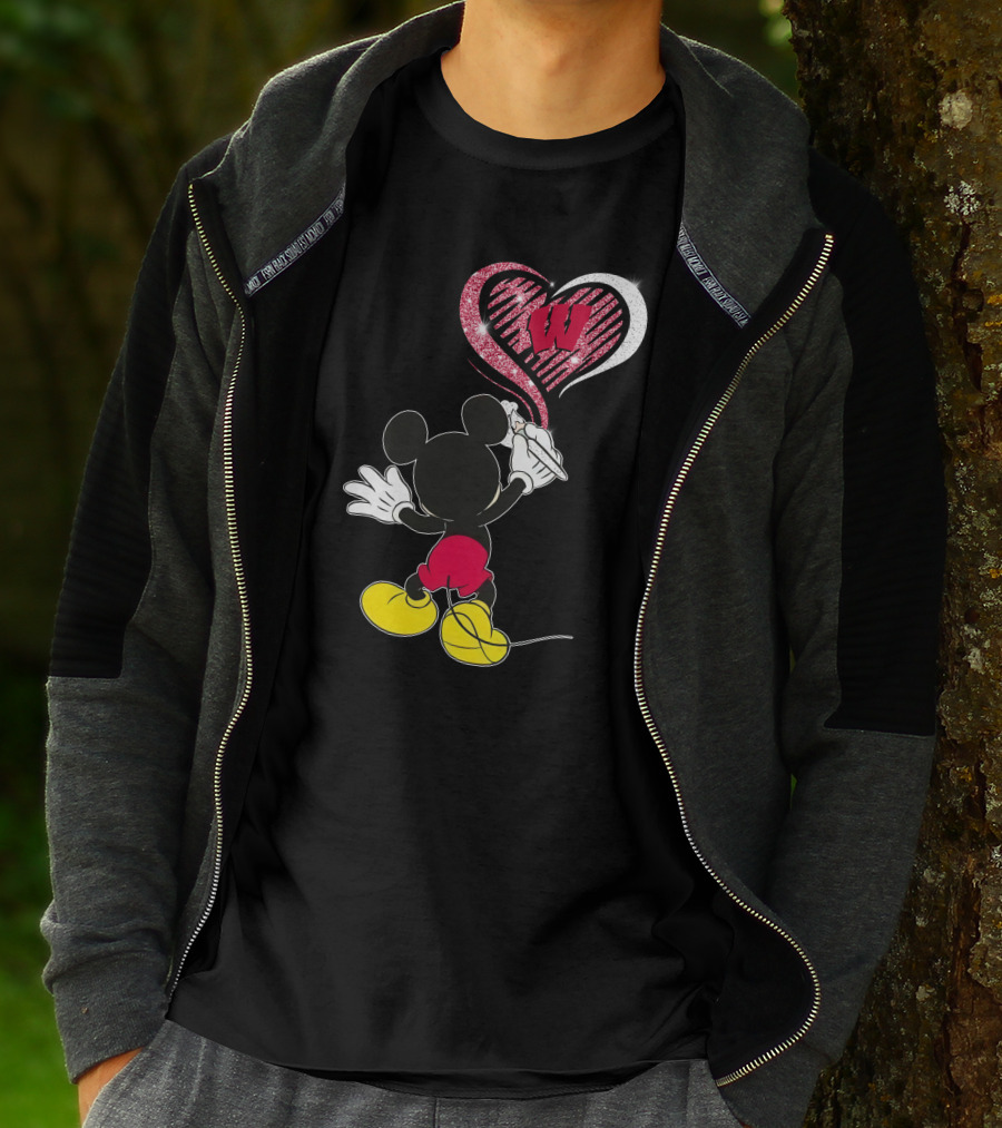 Mickey Painting Heart With Wisconsin Badgers W T-Shirt