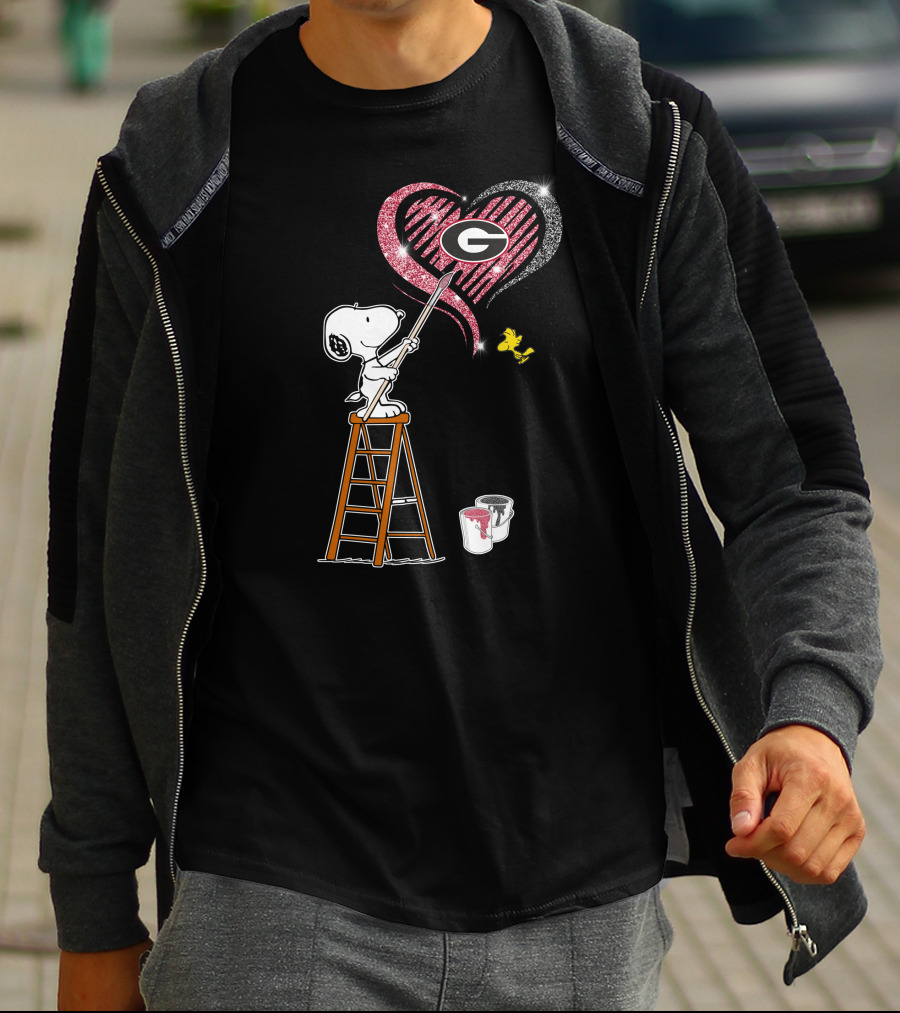 Snoopy Painting Georgia Bulldogs Heart With Woodstock On Ladder T-Shirt