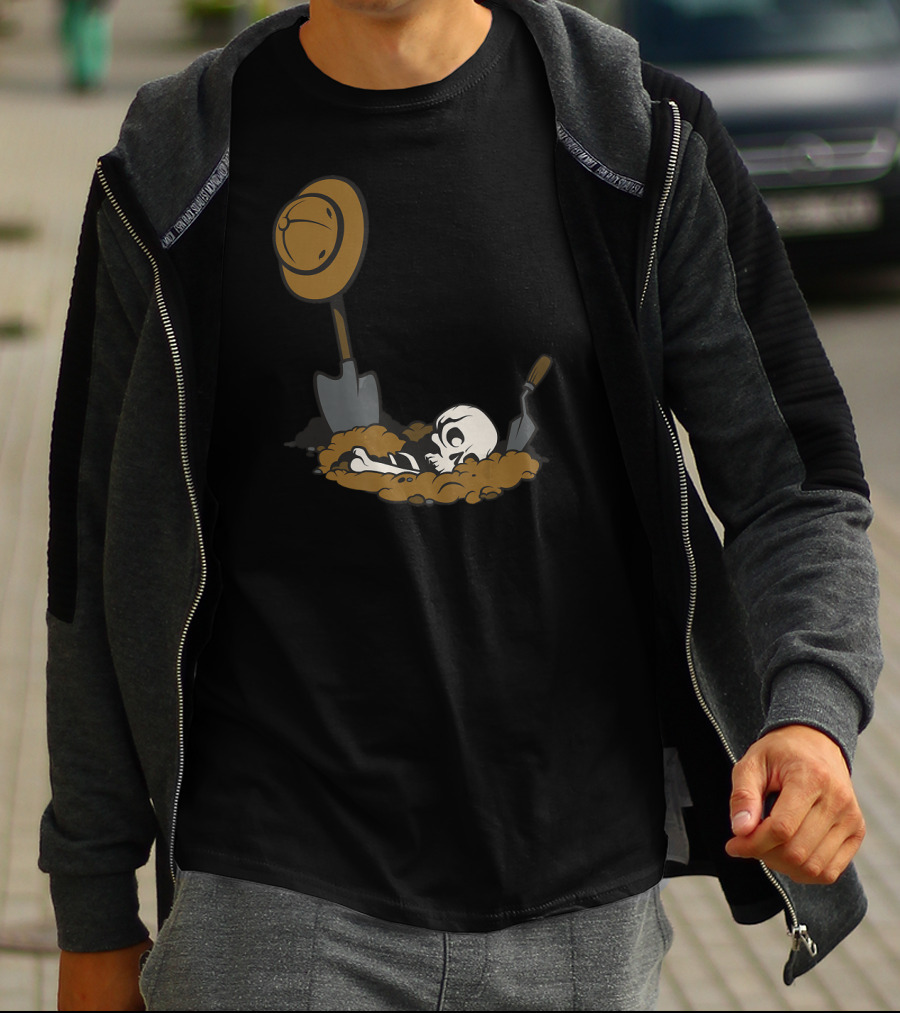 Funny Skull Archaeology Digging Scene T-Shirt
