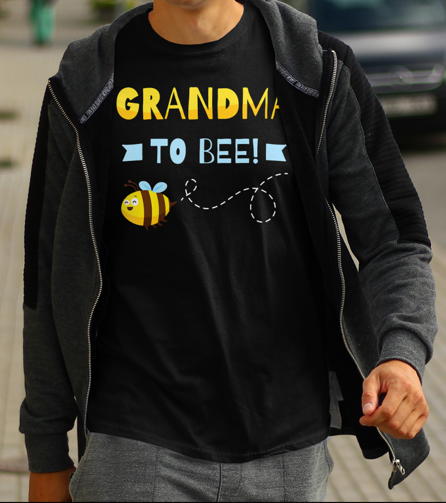 GRANDMA TO BEE Pregnancy Announcement With Bumblebee T-Shirt