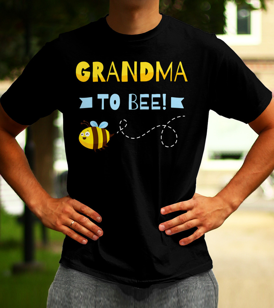 GRANDMA TO BEE Pregnancy Announcement With Bumblebee T-Shirt