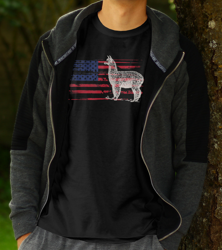 Alpaca Vicuna With US American Flag In Rustic T-Shirt