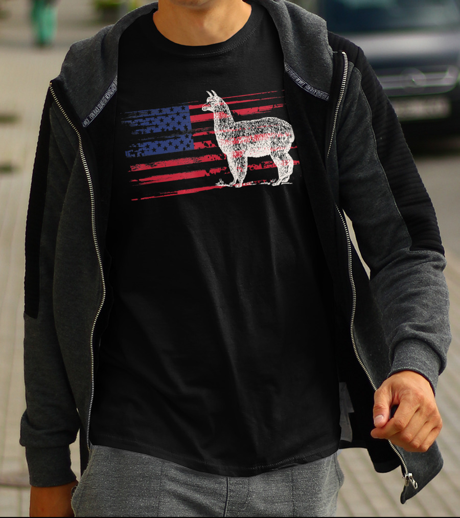 Alpaca Vicuna With US American Flag In Rustic T-Shirt