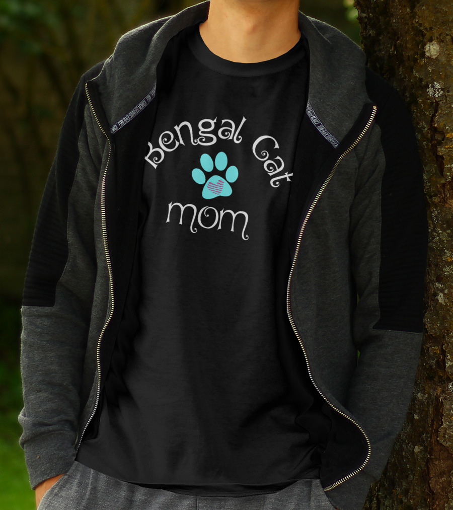 Bengal Cat Mom Heart Paw Prints T-Shirt