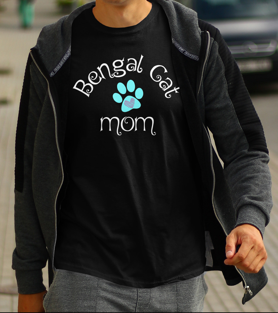 Bengal Cat Mom Heart Paw Prints T-Shirt