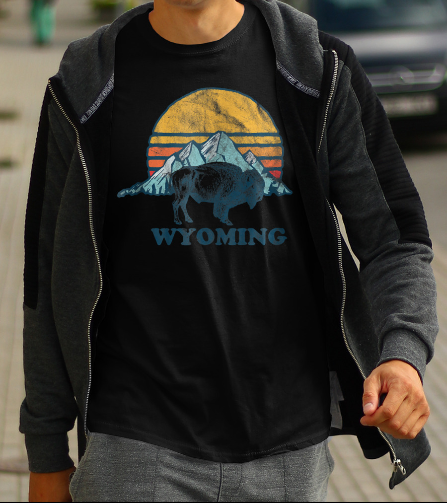 Vintage Wyoming Sunset Buffalo And Mountains T-Shirt
