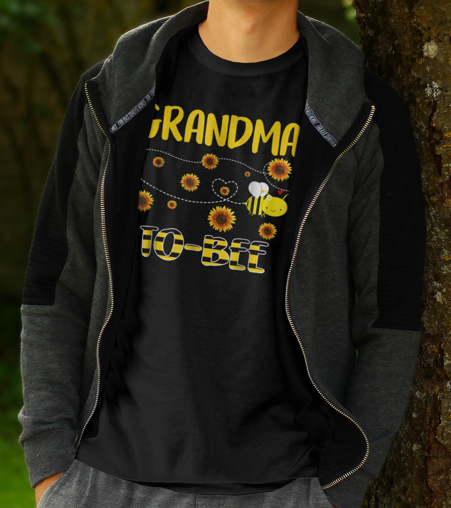 GRANDMA TO BEE Sunflowers And Bee T-Shirt