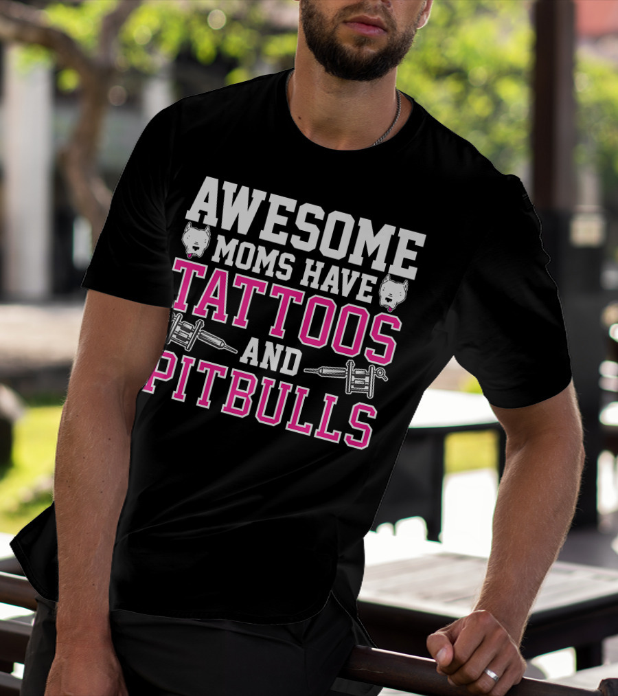 AWESOME MOMS HAVE TATTOOS AND PITBULLS WITH TATTOO MACHINES AND PITBULL HEADS T-Shirt