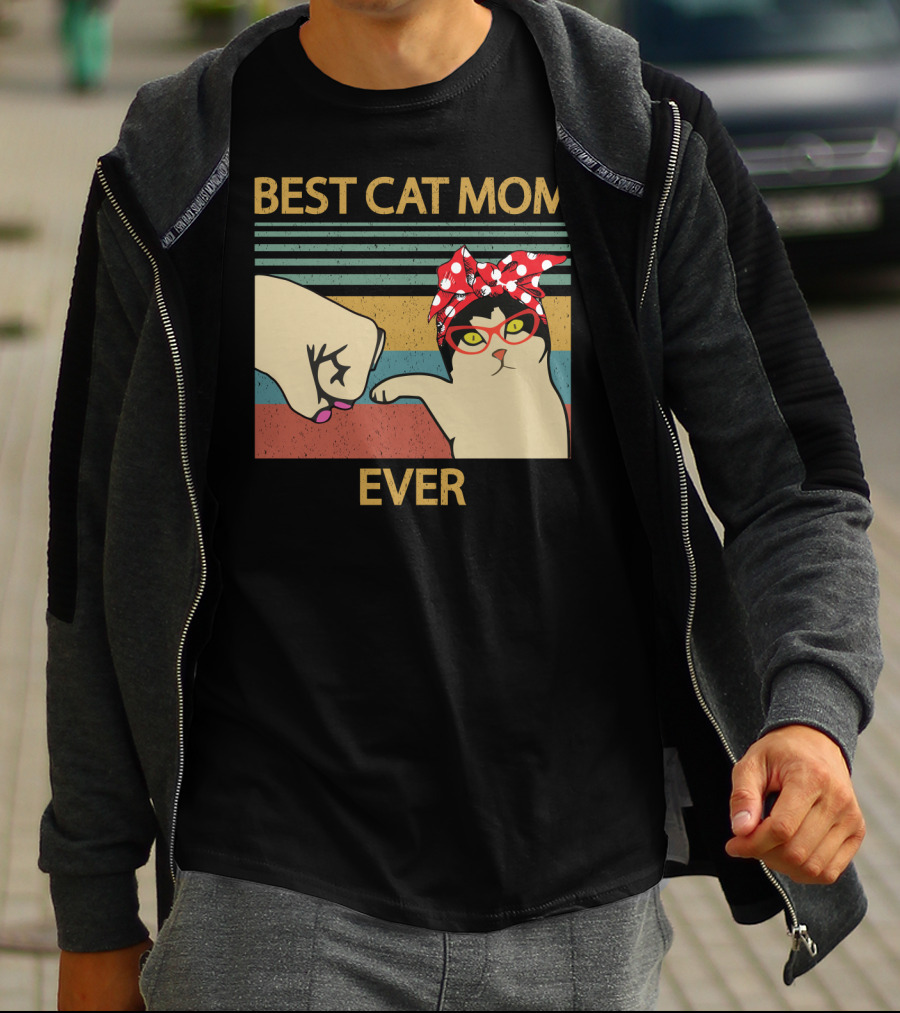 Best Cat Mom Ever Fist Bump Cat With Red Bandana And Glasses T-Shirt