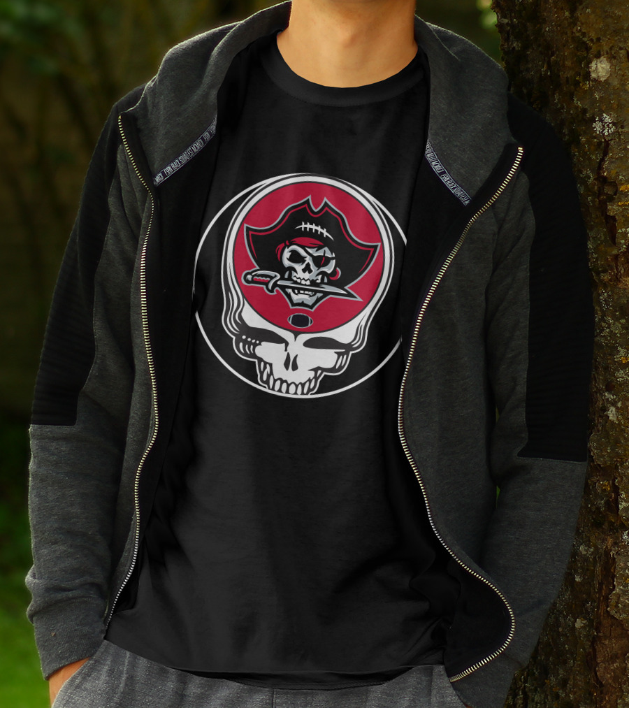 Tampa Bay Buccaneers Skull Logo With Football And Sword T-Shirt