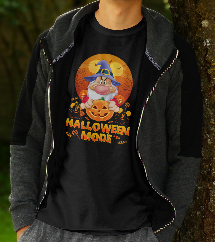 Grumpy Halloween Mode Wizard With Jack-O'-Lantern T-Shirt