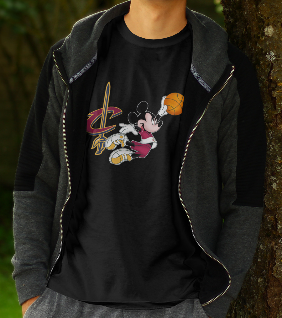 Cleveland Cavaliers Mickey Basketball Dunk T-Shirt