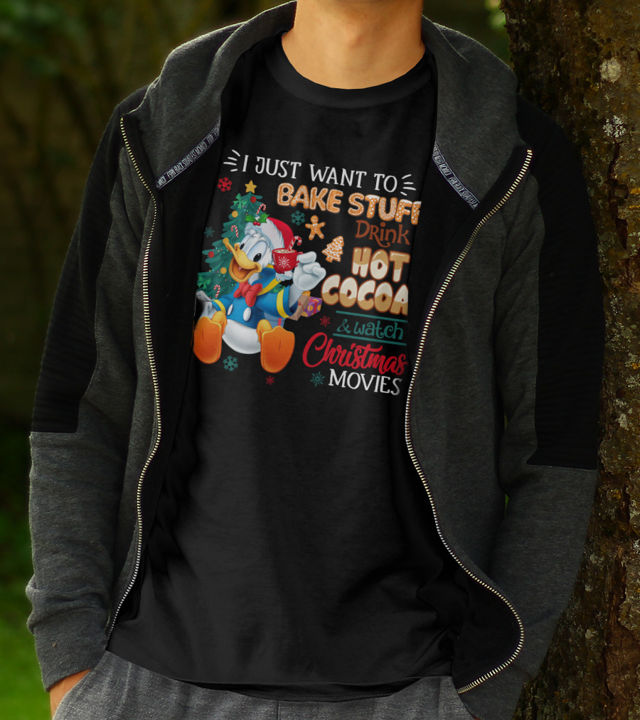 I Just Want To Bake Stuff Drink Hot Cocoa & Watch Christmas Movies Donald Duck T-Shirt