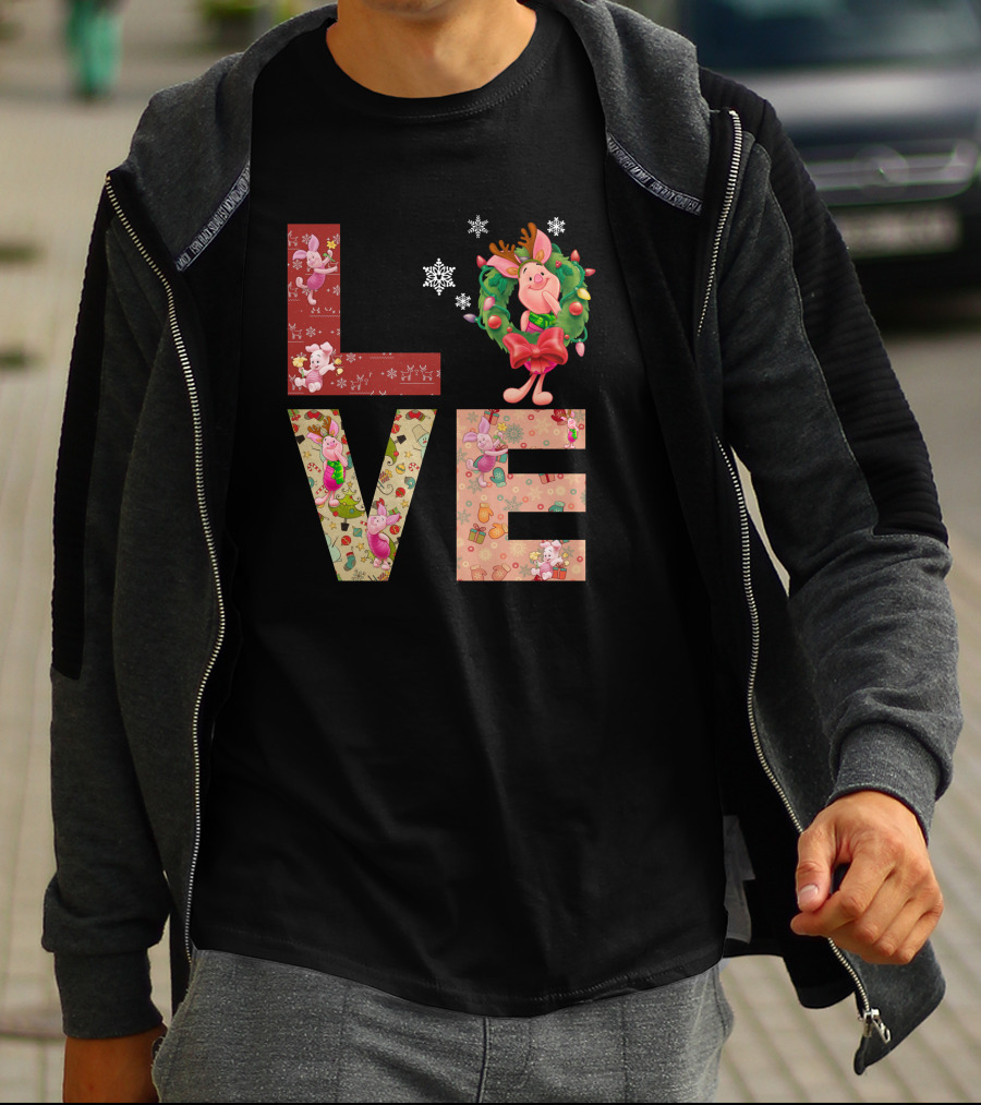Love Christmas Piglet Reindeer Wreath Fun Snowflakes T-Shirt