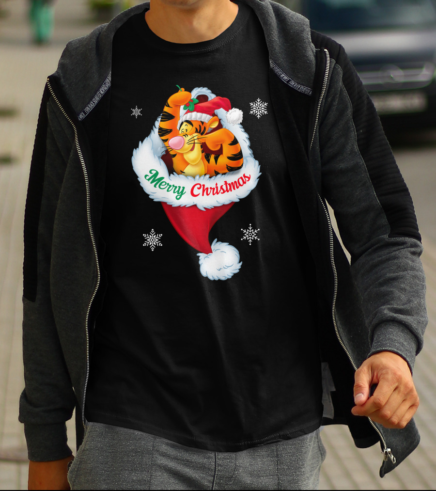 Merry Christmas Tigger Santa Hat Snowflakes T-Shirt