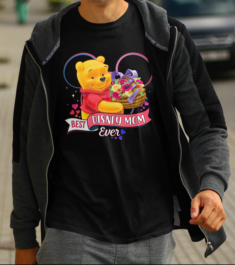 Best Disney Mom Ever Pooh Bear With Bouquet Of Flowers And Hearts T-Shirt