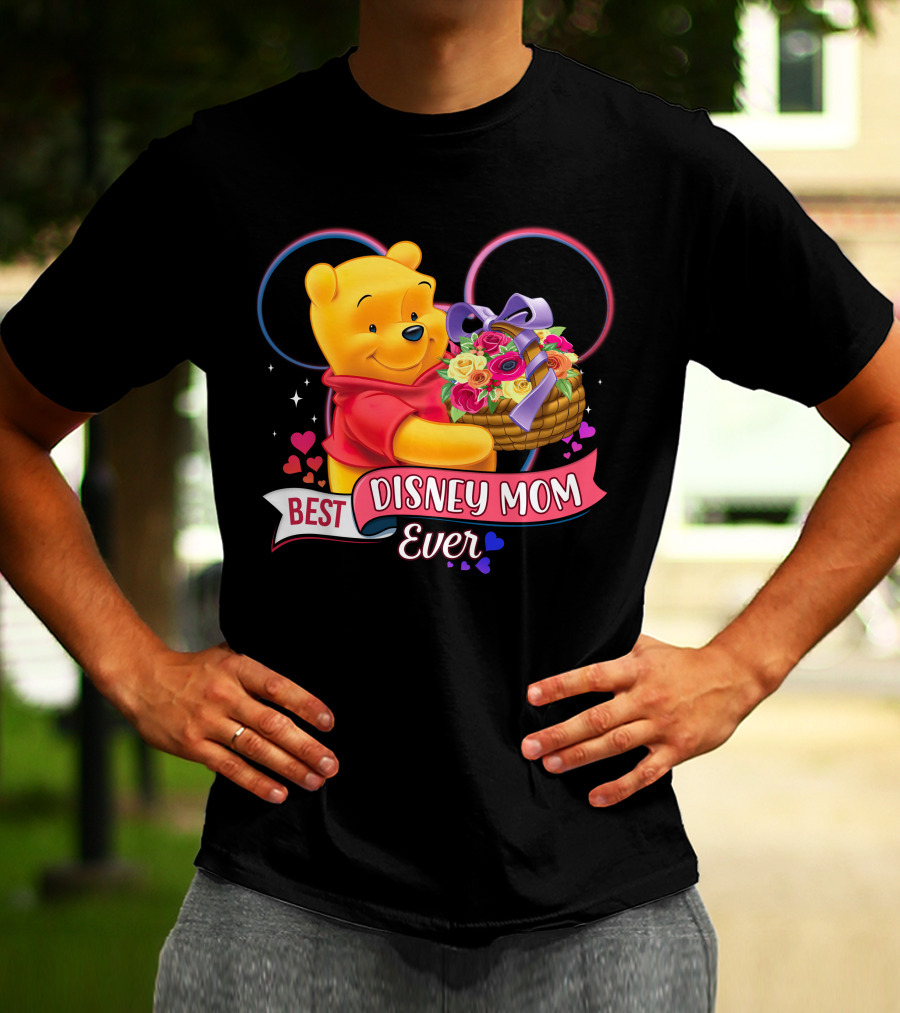 Best Disney Mom Ever Pooh Bear With Bouquet Of Flowers And Hearts T-Shirt