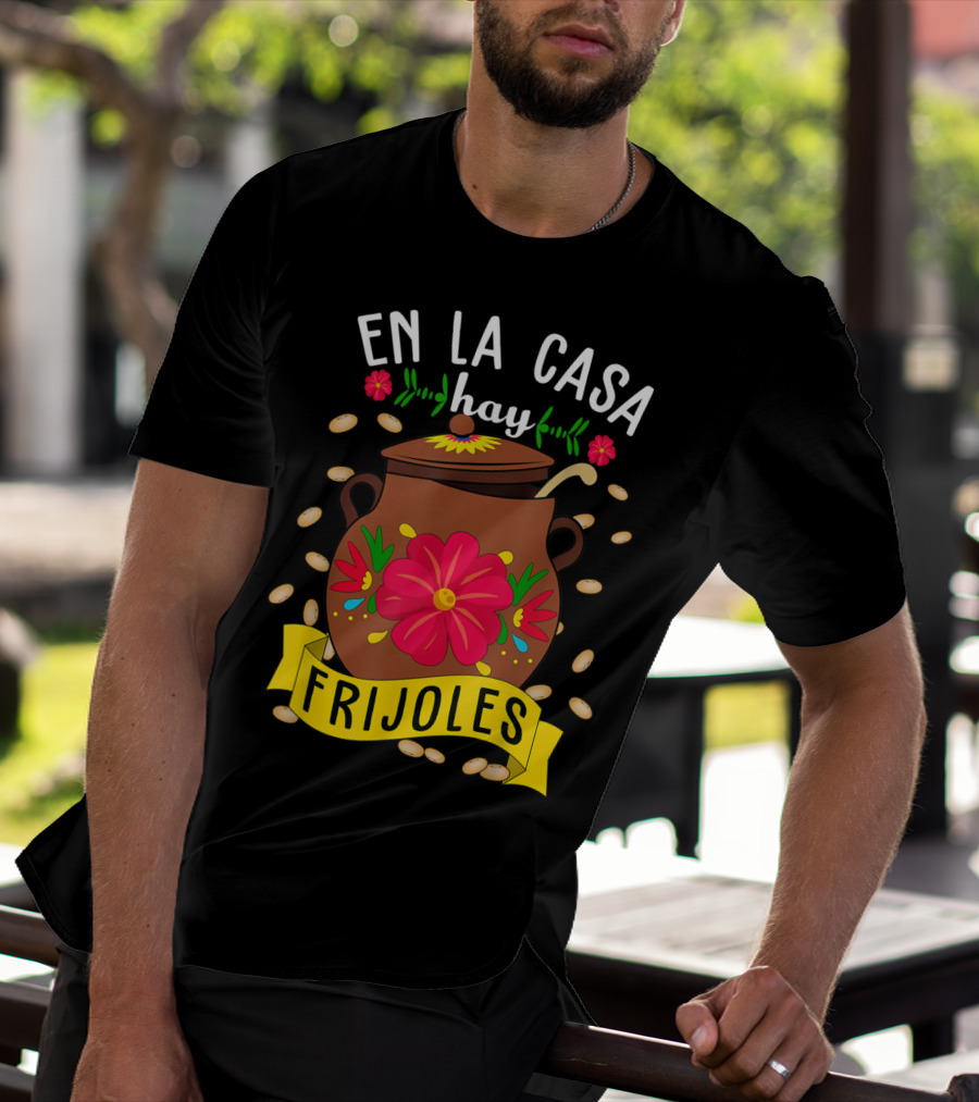 En La Casa Hay Frijoles Funny Mexican Mom Food Pot With Flowers And Beans T-Shirt