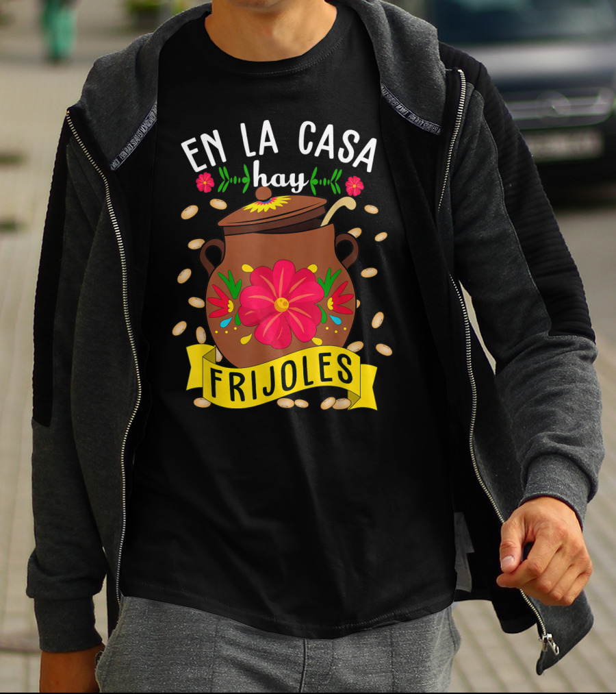 En La Casa Hay Frijoles Funny Mexican Mom Food Pot With Flowers And Beans T-Shirt