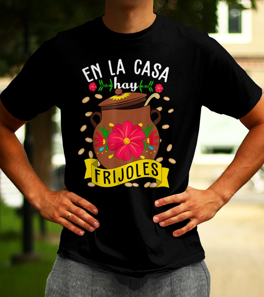 En La Casa Hay Frijoles Funny Mexican Mom Food Pot With Flowers And Beans T-Shirt