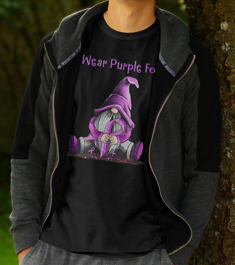I Wear Purple For Fibromyalgia Awareness Gnome Holding Purple T-Shirt