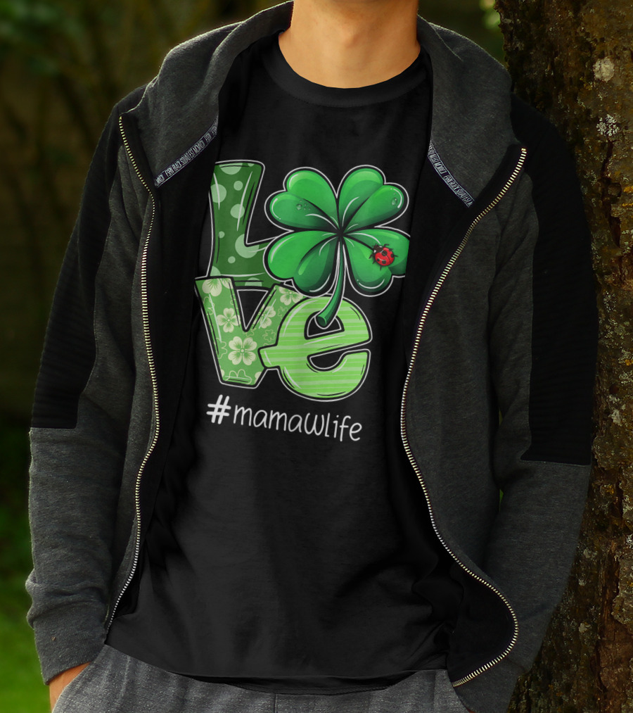 St Patricks Day LOVE Shamrock Clover Ladybug #mamawlife T-Shirt