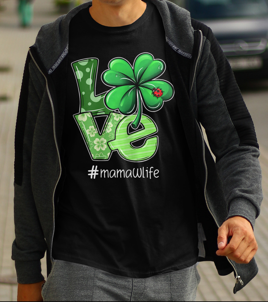 St Patricks Day LOVE Shamrock Clover Ladybug #mamawlife T-Shirt