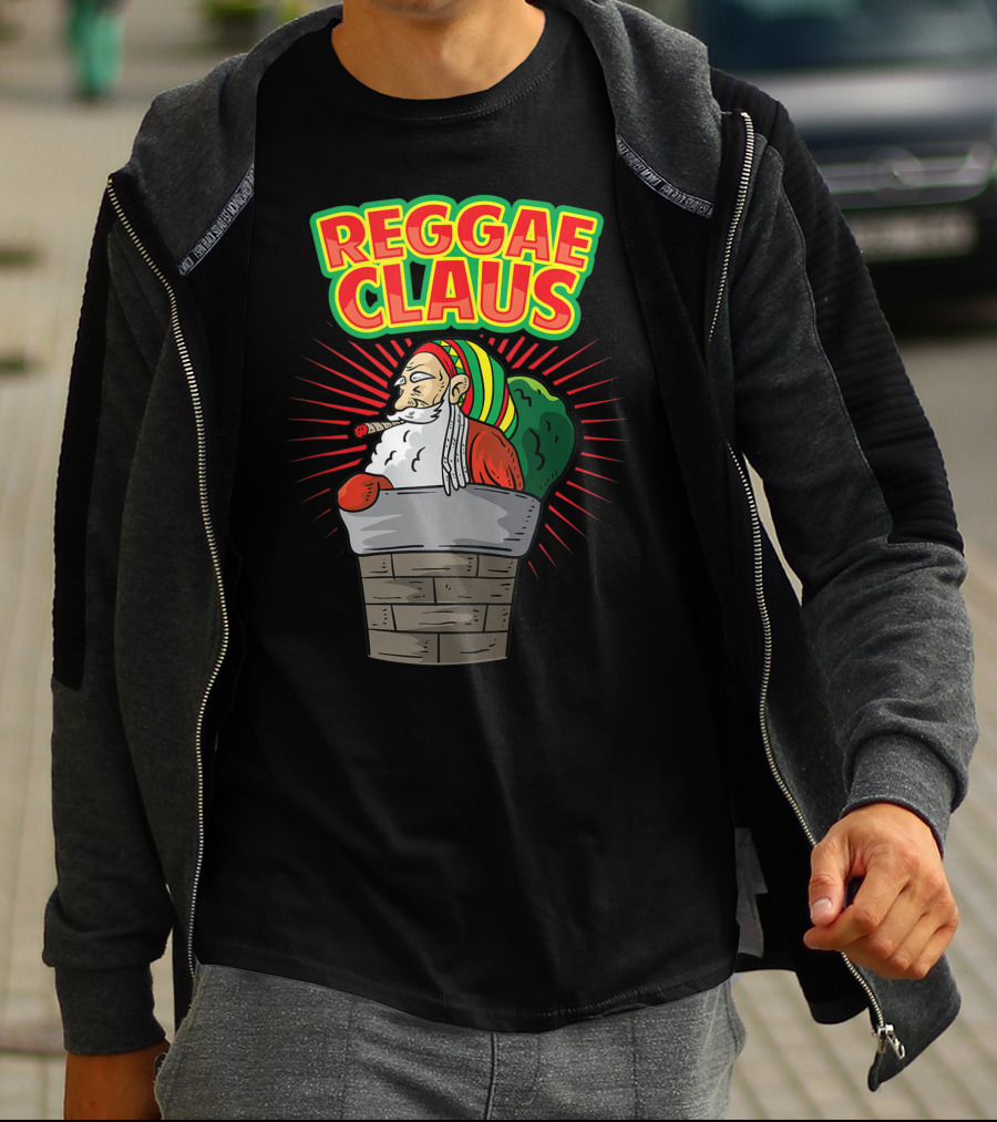 Reggae Claus Santa With Dreadlocks Smoking Weed In Chimney T-Shirt