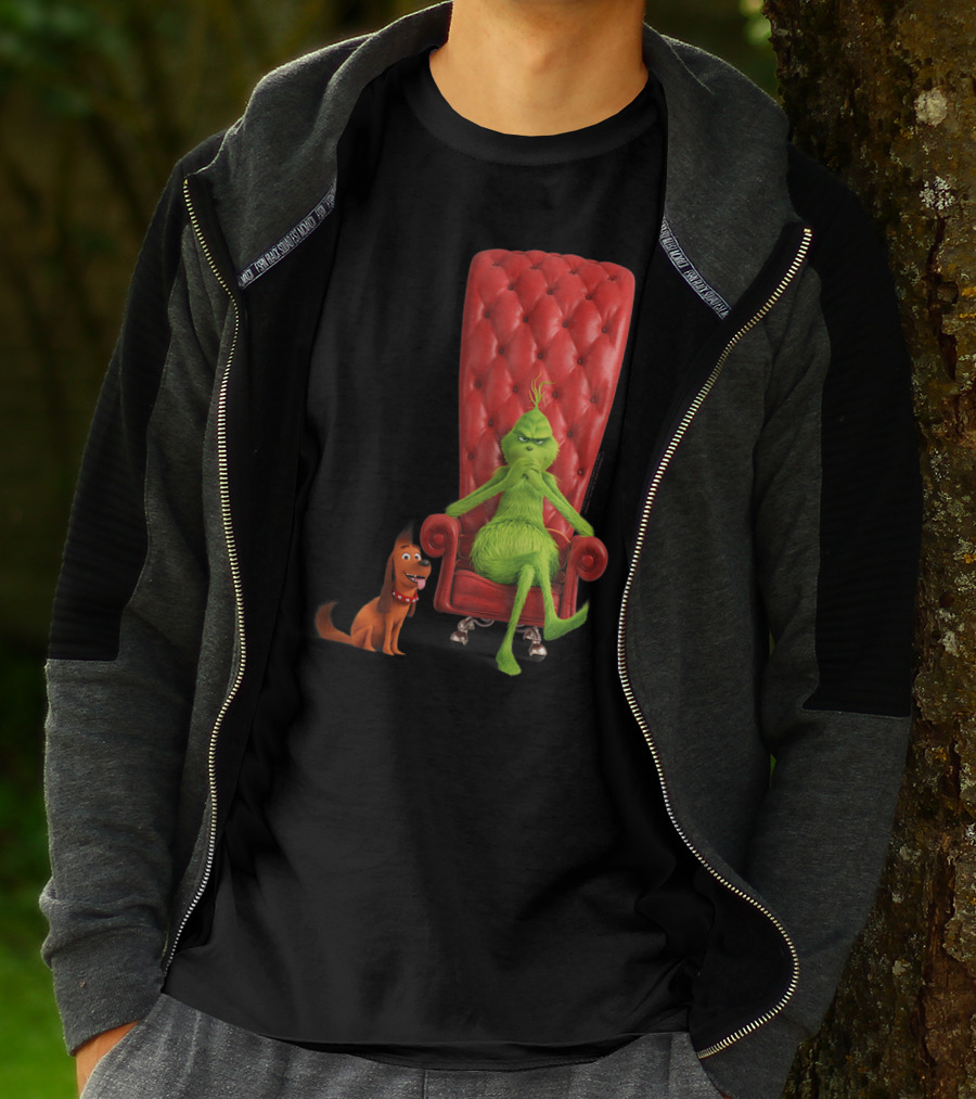 Dr Seuss The Grinch And Max On Red Tufted Chair T-Shirt
