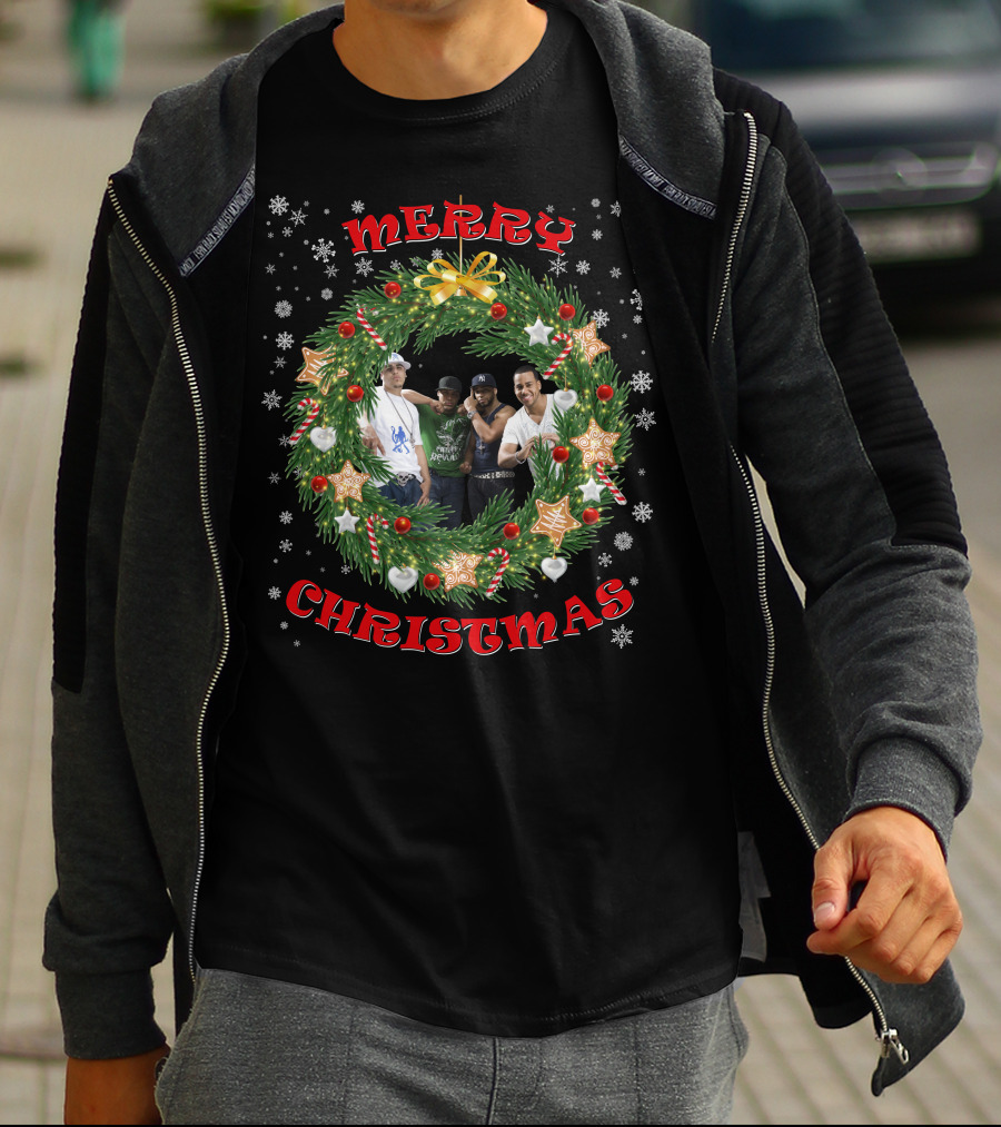 Merry Christmas Aventura Wreath Snowflakes And Holiday Decor T-Shirt