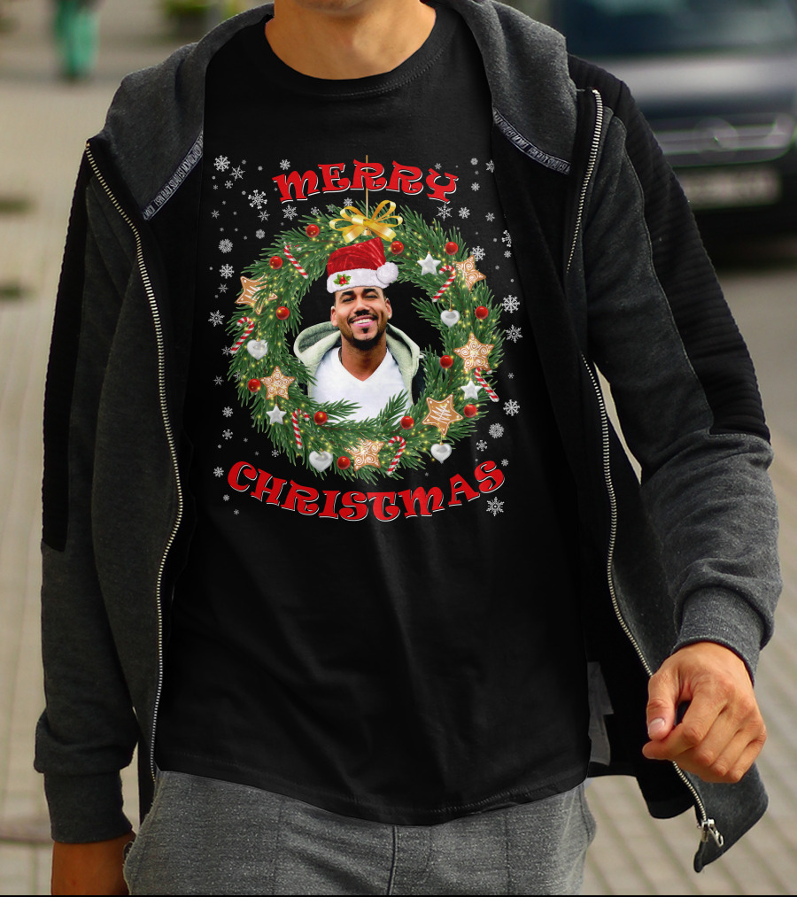 Merry Christmas Romeo Santos Santa Hat Wreath T-Shirt