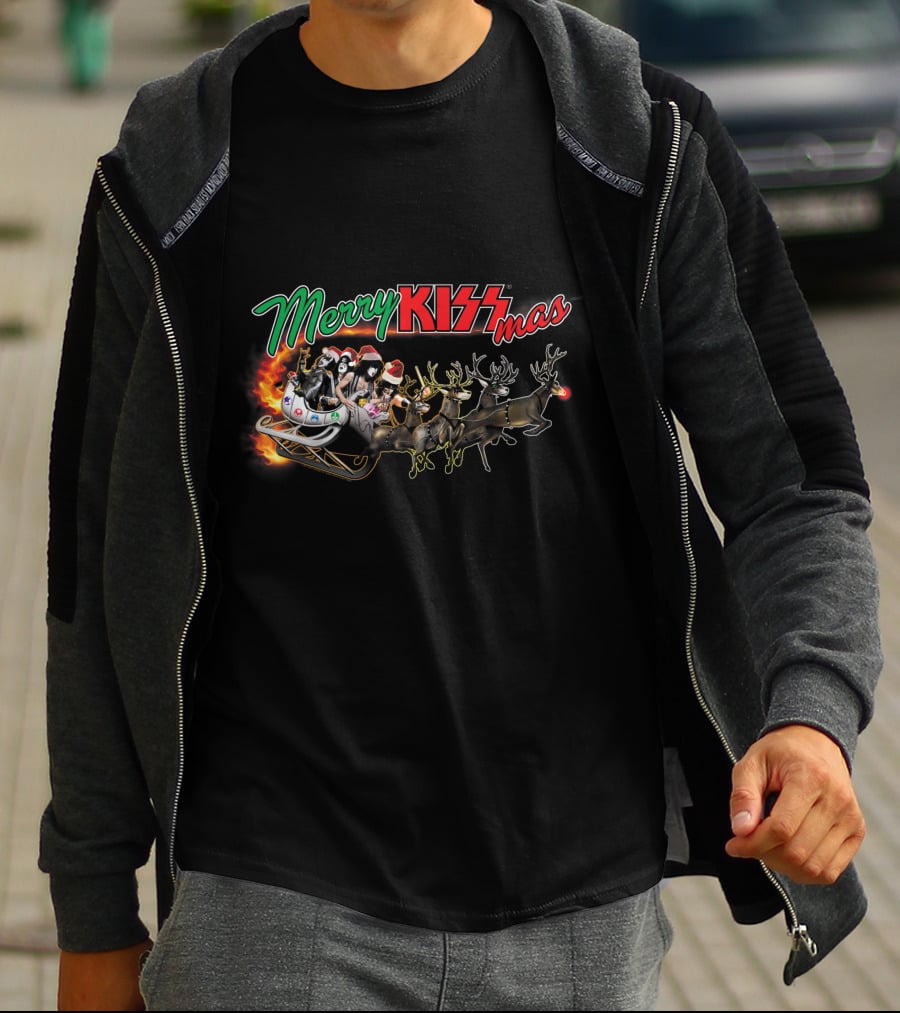 Merry KISSmas Sleigh With Santa And Reindeer T-Shirt