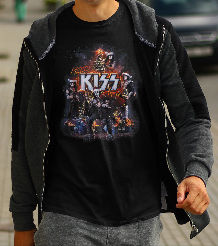 Merry KISSmas KISS Christmas Band Members With Santa Hats And Christmas Tree T-Shirt