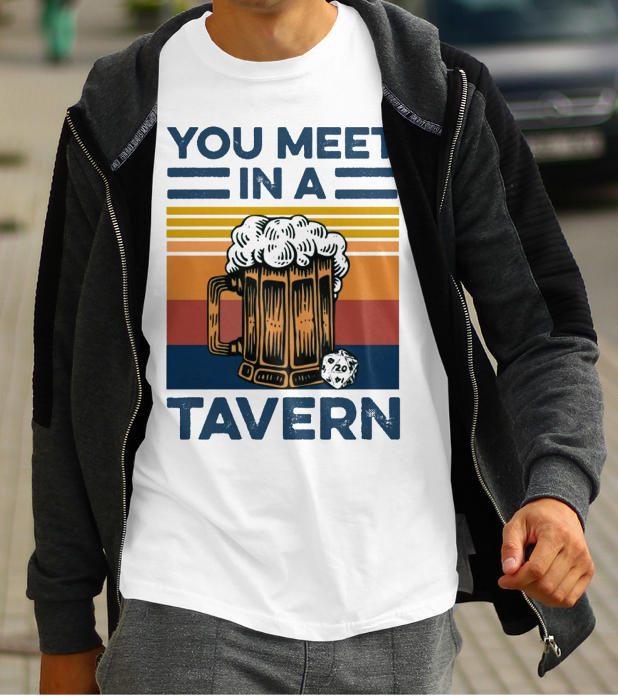 YOU MEET IN A TAVERN Beer Mug With D20 Dice And Vintage Stripes T-Shirt