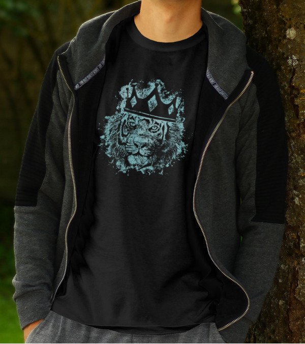 Regal Lion Portrait With Crown - King Of The Jungle T-Shirt