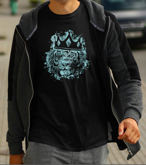 Regal Lion Portrait With Crown - King Of The Jungle T-Shirt