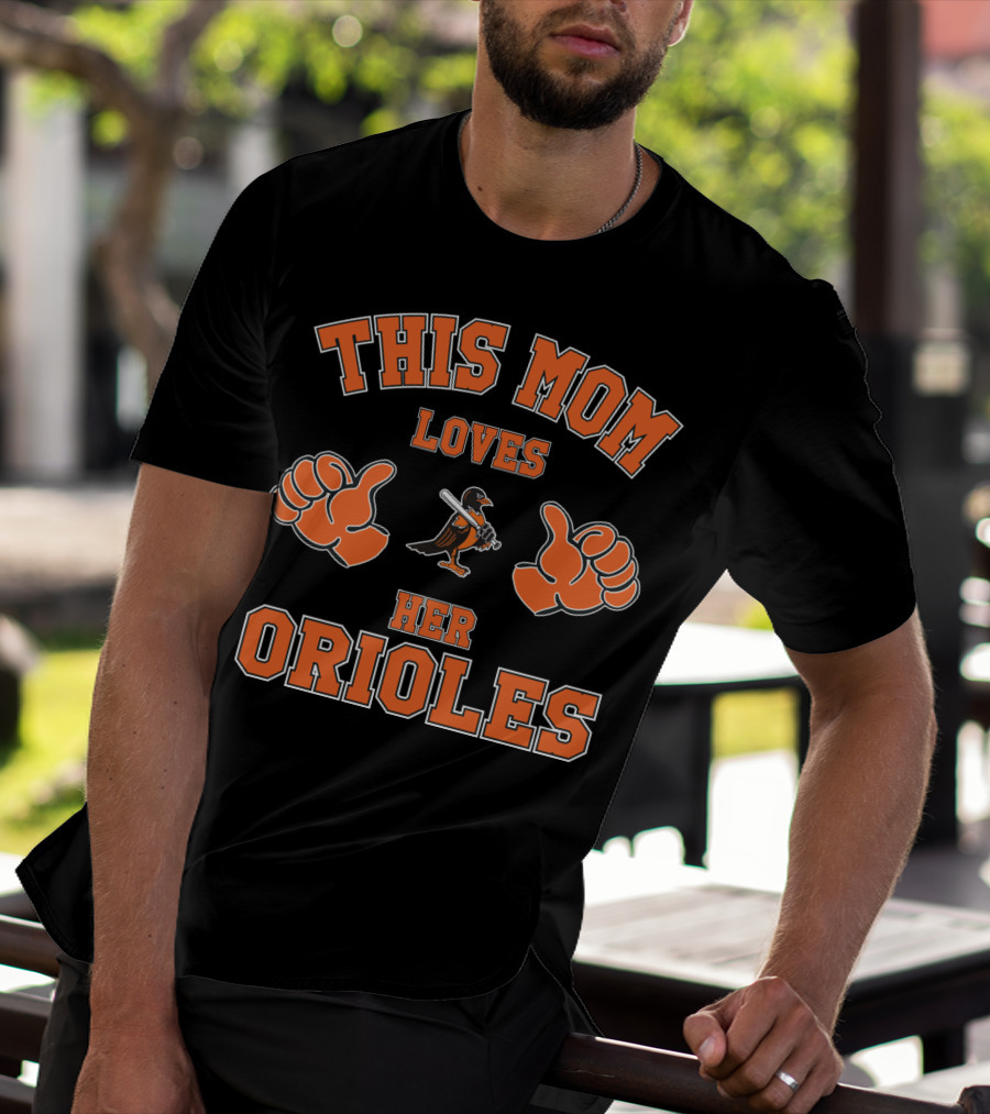 This Mom Loves Her Orioles Baseball Fan Thumbs Up T-Shirt