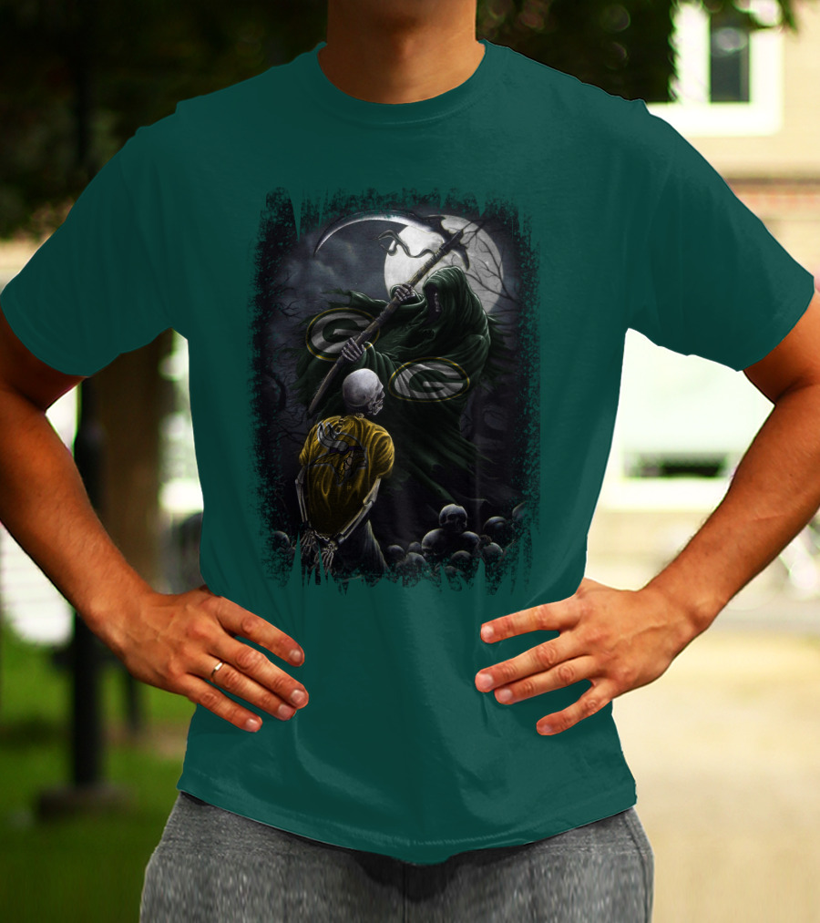 Green Bay Packers Grim Reaper Scene With Skeleton Under Moonlight T-Shirt